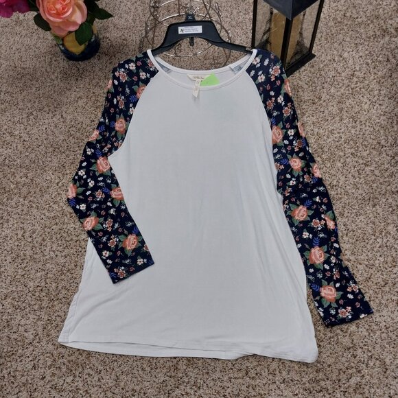 Matilda Jane Tops - 1316 Size Large Matilda Jane Long Sleeve Tee Shirt.